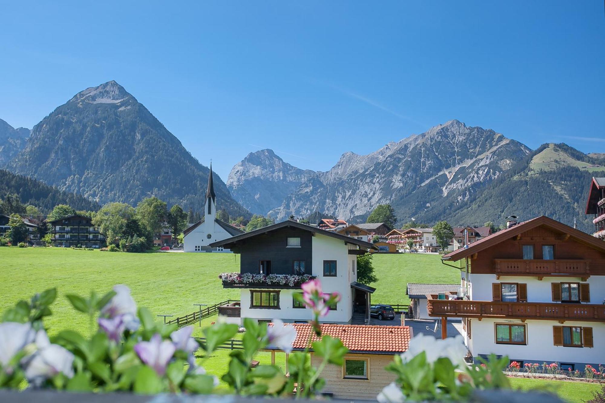 Alpenherz Ferienwohnungen Pertisau Exterior photo